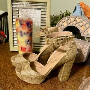 Sun + Stone Brown Raffia Heels. Size 5.5.